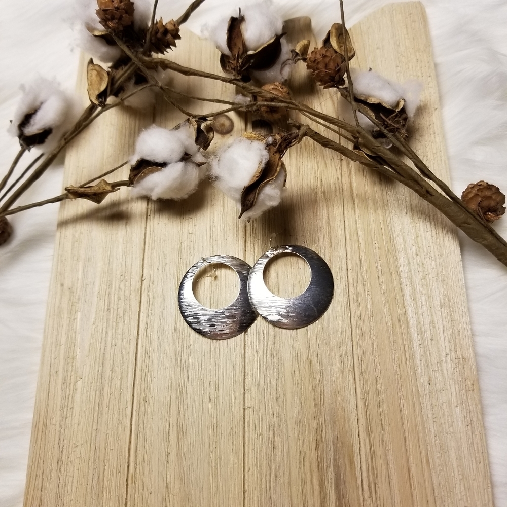 Super cute silver hoop dangle earrings - Picture 2 of 5